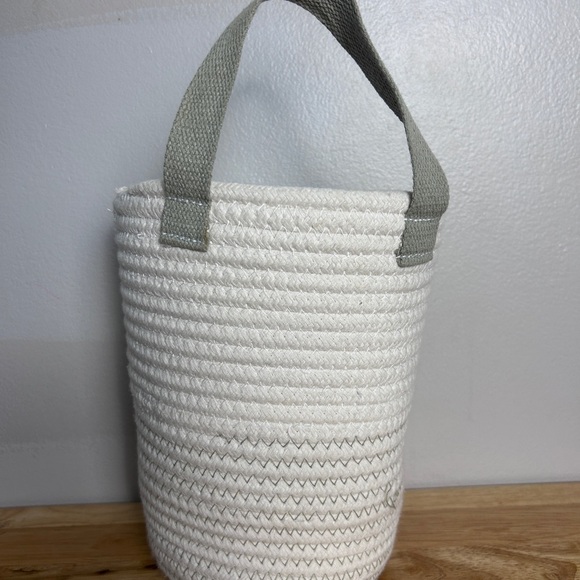 Elegant Cream Woven Basket - Picture 3 of 4